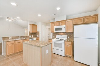 Building Photo - 42 Prairie Oak Dr