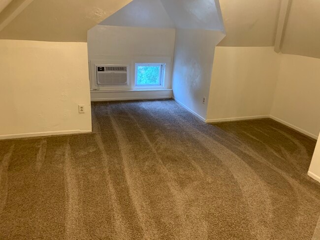 Building Photo - 804 College Ave