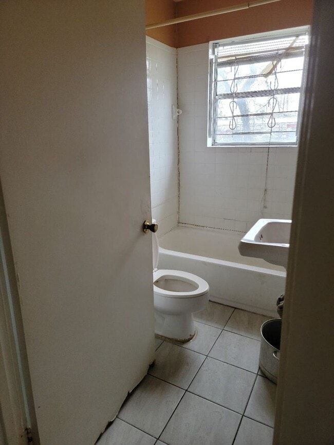 Building Photo - Charming 3 Bedroom Single Family in Houston