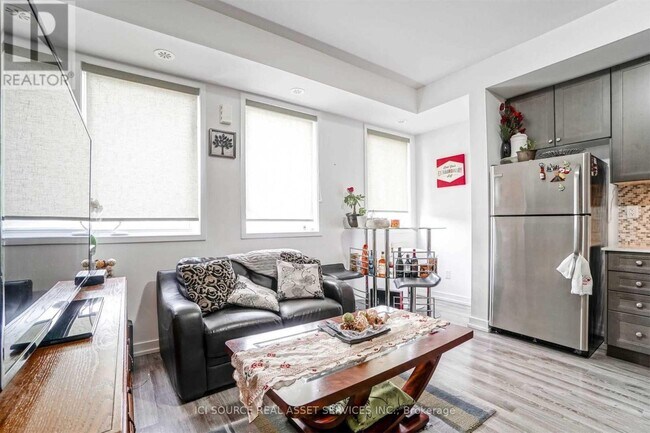 Photo du bâtiment - 867-867 Wilson Ave