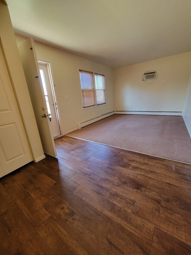 Foto principal - 700-728 Waskin Dr