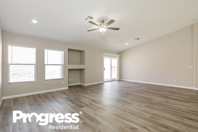 Building Photo - 1075 Silver Star St