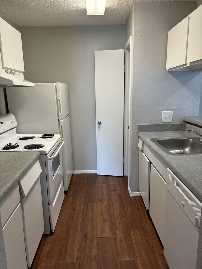 Building Photo - Edinburg Place Apartments