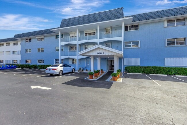 Photo - 100 Shore Ct Apartment