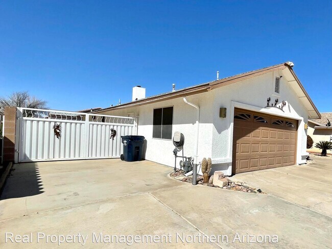 Foto del edificio - 3 br, 2 bath House - 3775 E. Potter Ave.