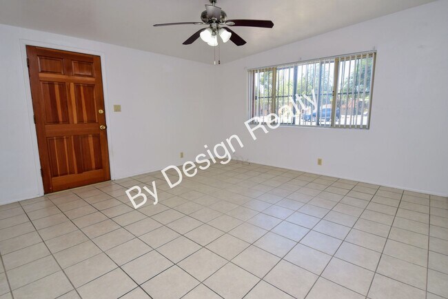 Foto del edificio - 3 Bed 2 Bath Midtown Duplex with Covered Parking & Storage