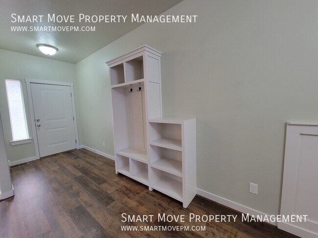 Building Photo - Adorable 3 bed home near Redwood Park in W...
