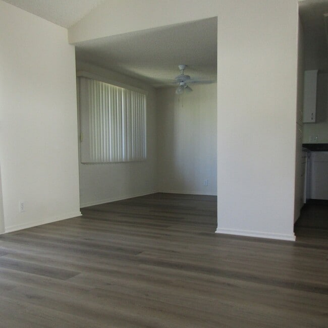 Building Photo - 800 E Rte 66