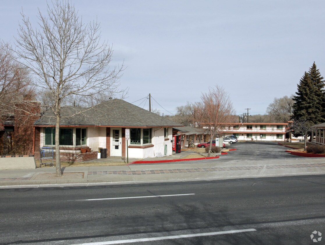Primary Photo - Plaza on Platte