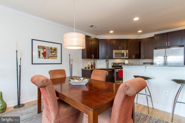 Building Photo - 700 Commodore Court