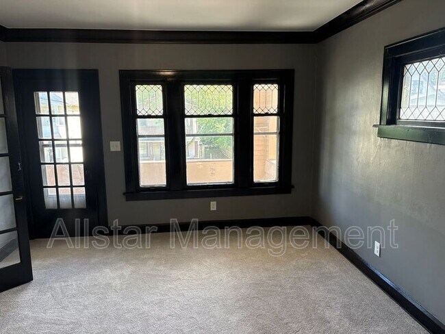 Foto del edificio - 11909 Parkhill Ave