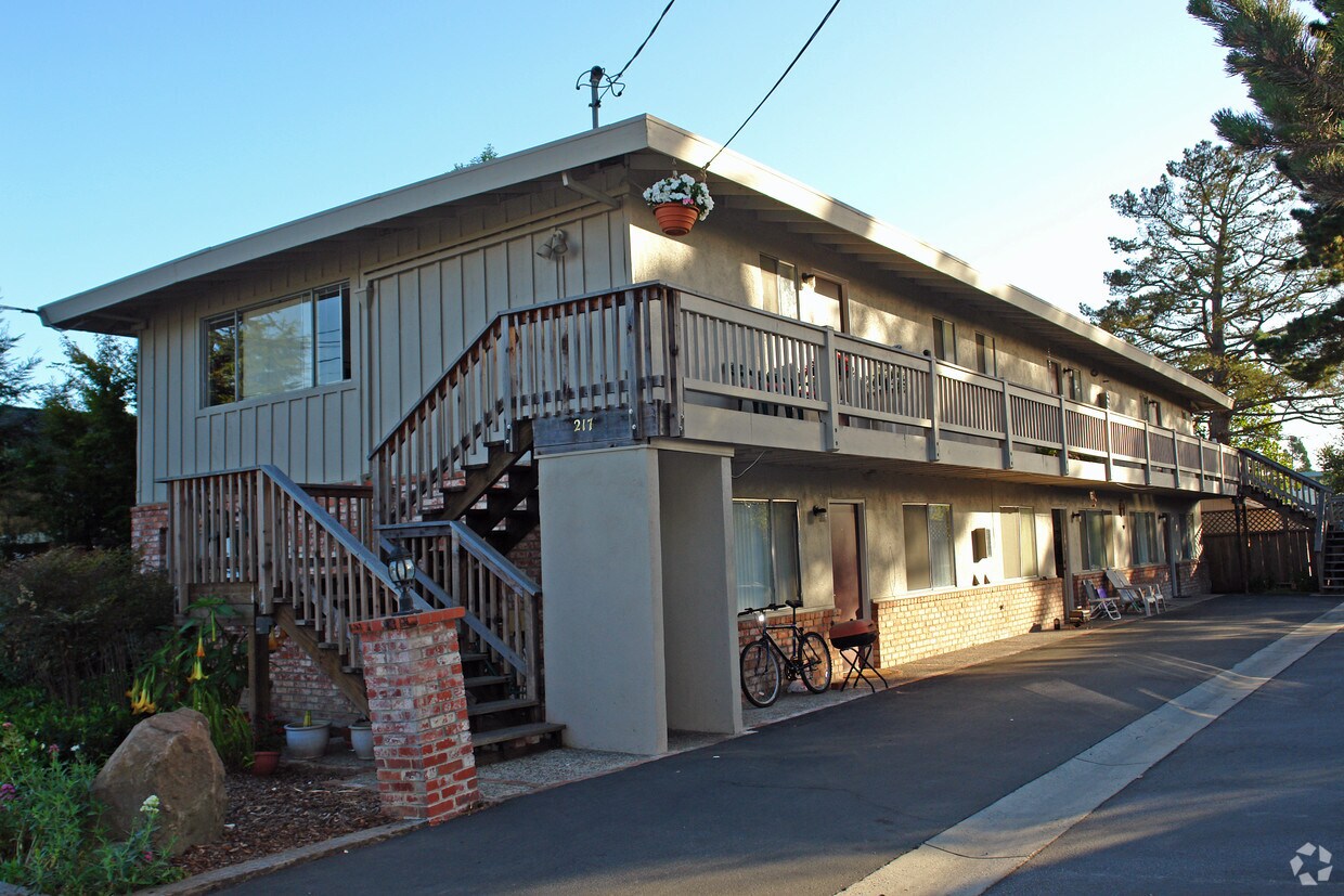 217 Oakland Ave, Capitola, CA 95010 Apartments in Capitola, CA