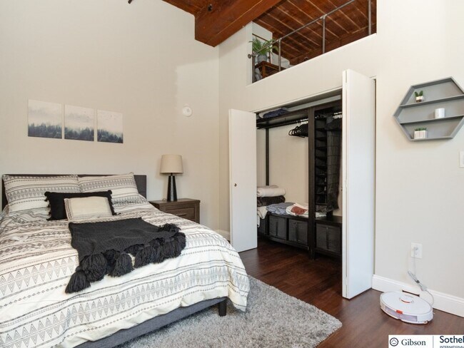 Foto del edificio - 326 W 2nd St