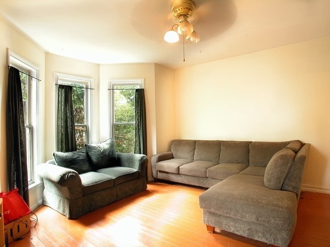 Interior Photo - 2423 H St
