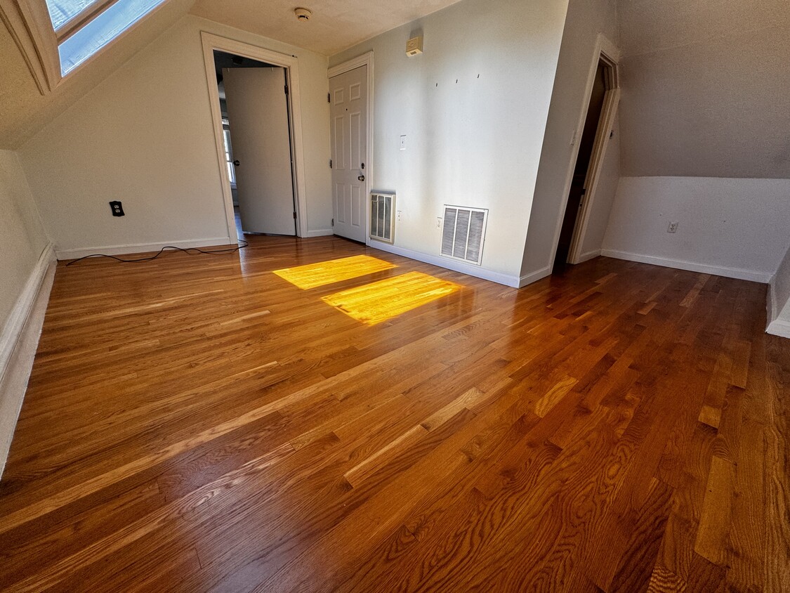 Primary Photo - 51 Porter St