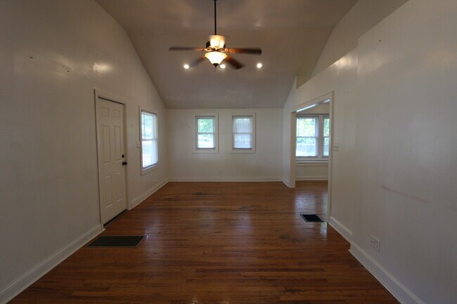 Building Photo - 2632 S 38th St