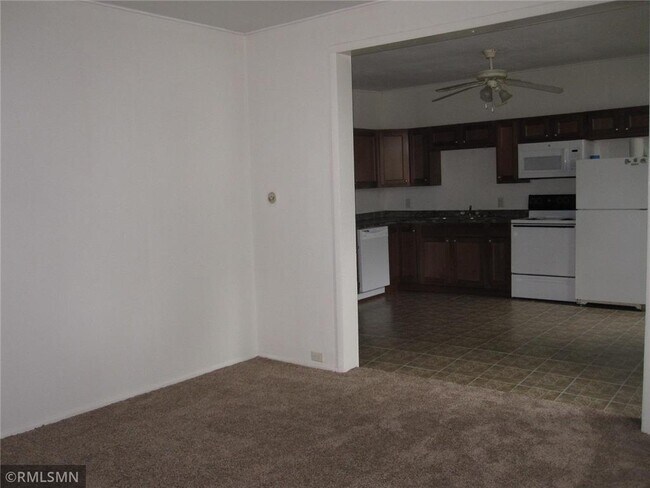 Foto del edificio - 348 N Knowles Ave