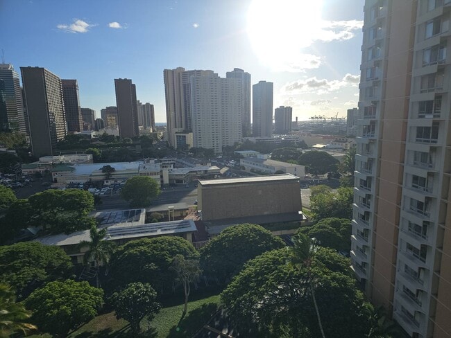 Building Photo - 1519 Nuuanu Ave