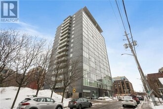Building Photo - 300 Lisgar St