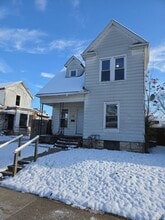 Building Photo - 116 S Irwin St