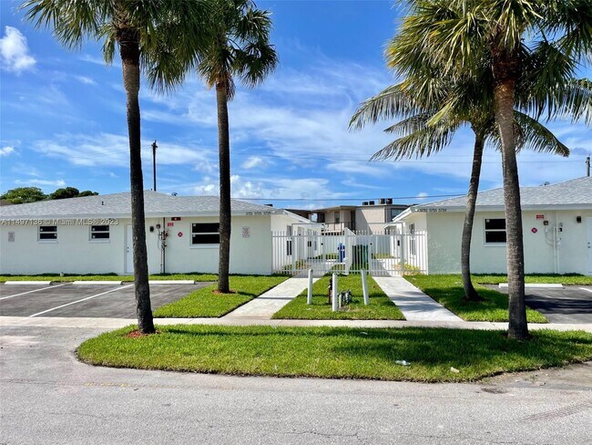Foto del edificio - 5719 NW 28th St