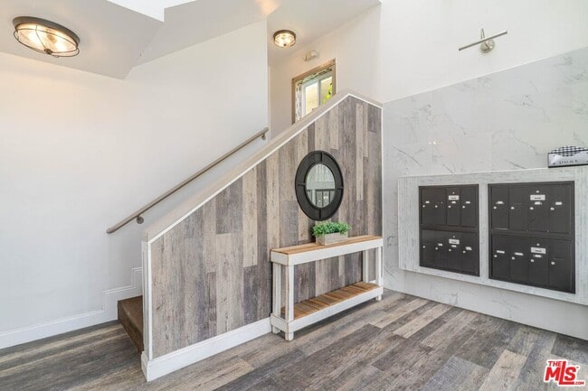 Foto del edificio - 10900 Blix St