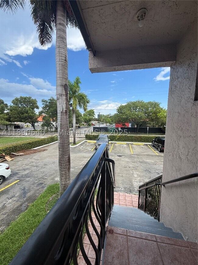 Foto del edificio - 100 SE 5th St