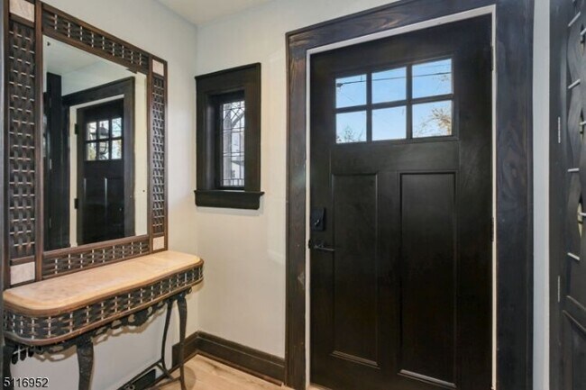 Building Photo - 341 Palisade Rd