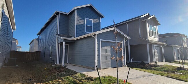 Foto del edificio - NEWLY BUILT 3 bedroom 2.5 Bath Single fami...