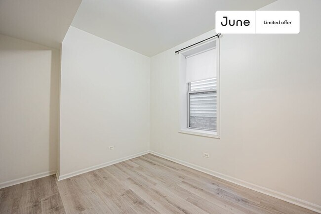 Building Photo - Private bedroom in 3 bed/1 bath Home