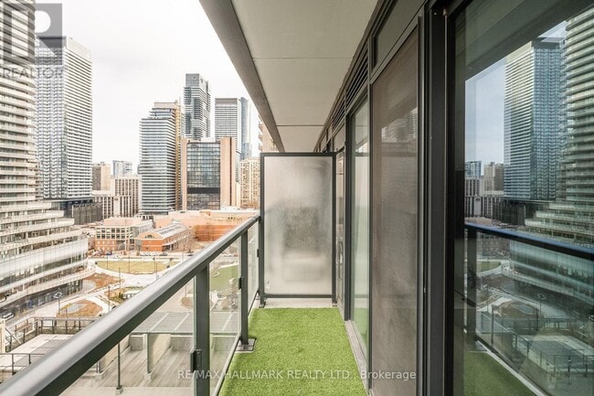 Building Photo - 955 Bay St.