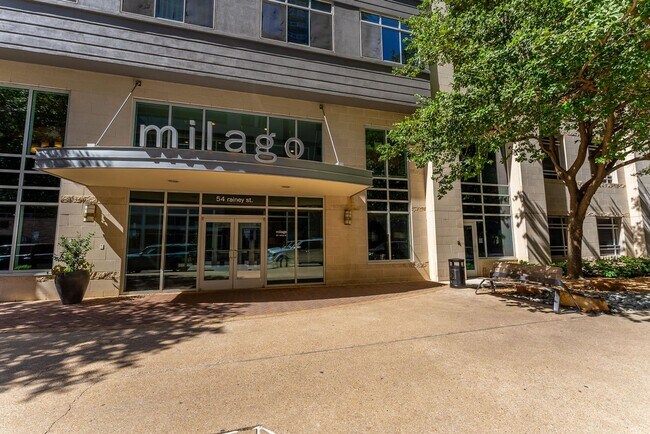 Foto del edificio - Beautiful 2bed / 2bath Condo with Waterfro...