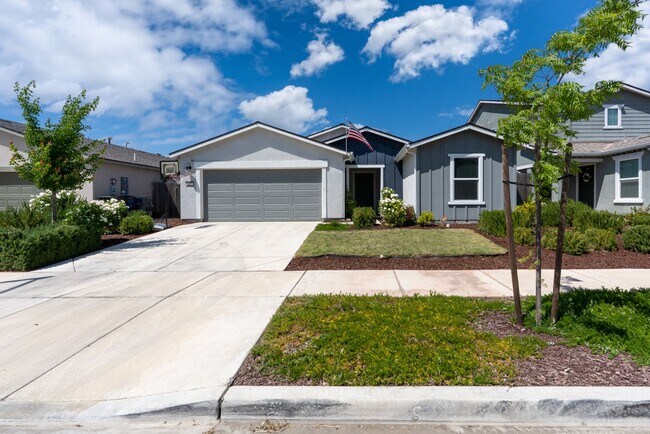 Building Photo - 627 Suzanne Dr