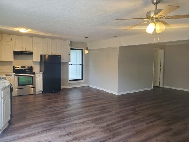 Foto del edificio - Spacious 4 bedroom in Berkshire West!