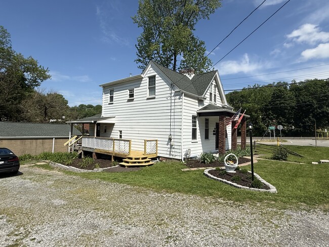 Building Photo - 635 Roseland Ave