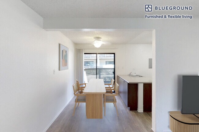 Foto del edificio - 555 Paularino Ave