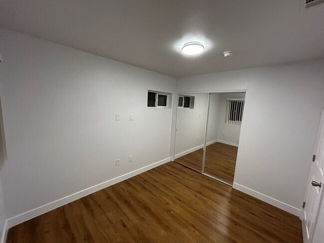 Building Photo - 2127