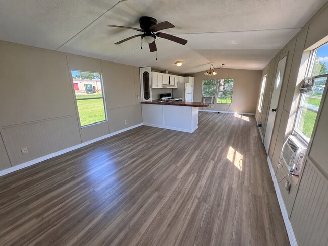 Building Photo - 102 Lakewater Dr