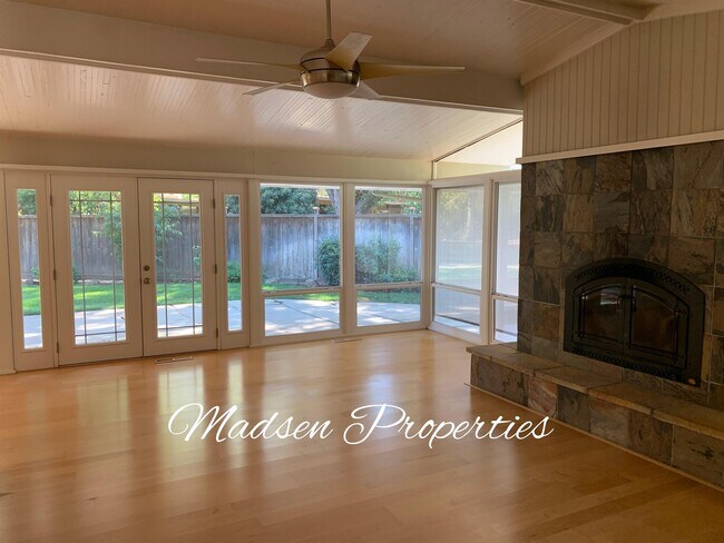 Building Photo - 2534 Ramada Way