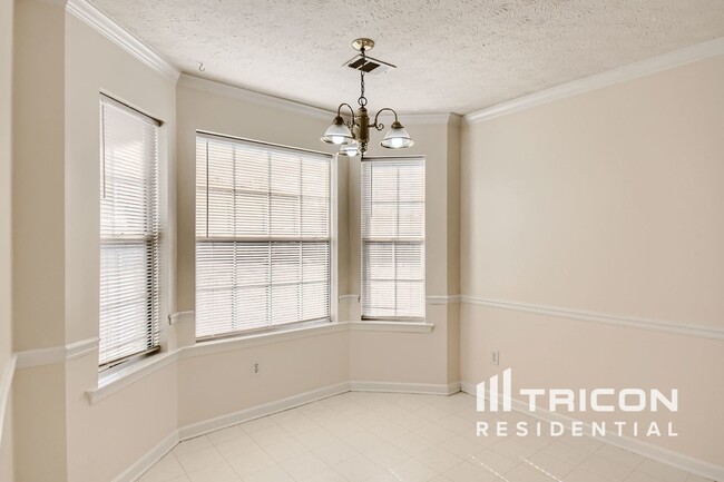 Foto del edificio - 8140 Chapman Terrace