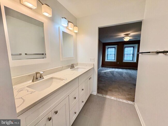 Foto del edificio - 5111 Heritage Ln