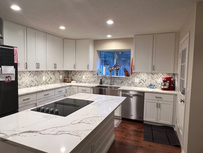 Building Photo - Oakview Cove