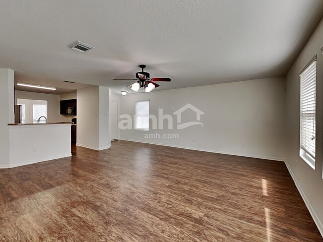 Foto del edificio - 16823 Accolade Way