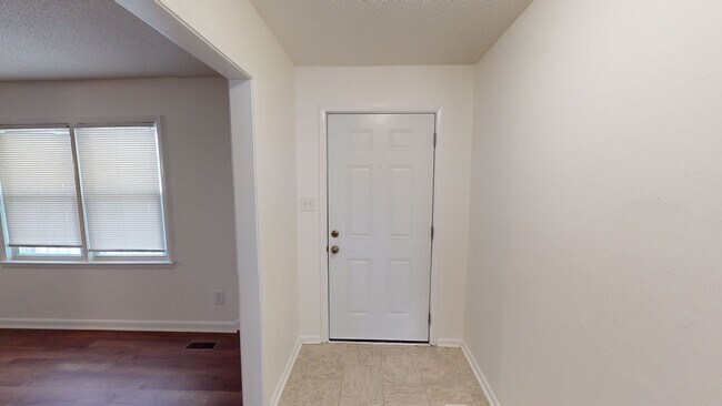 Foto del edificio - 3 Bedroom with 2 Living Rooms & finished b...