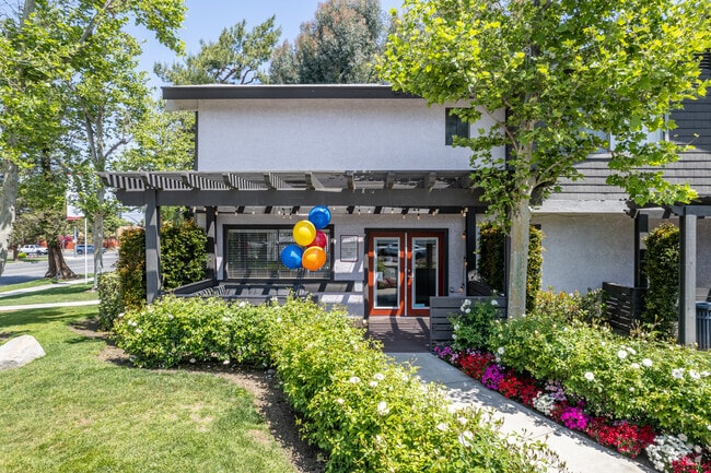 Building Photo - Portola Redlands