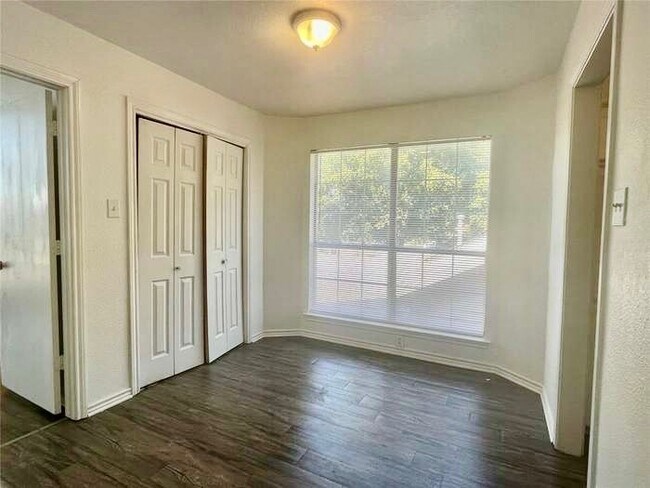 Foto del edificio - 1114 Holly St