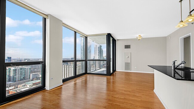 Building Photo - 210 S Desplaines St