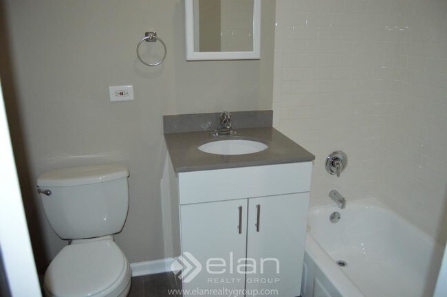 Foto del edificio - 3433 N Elaine Pl
