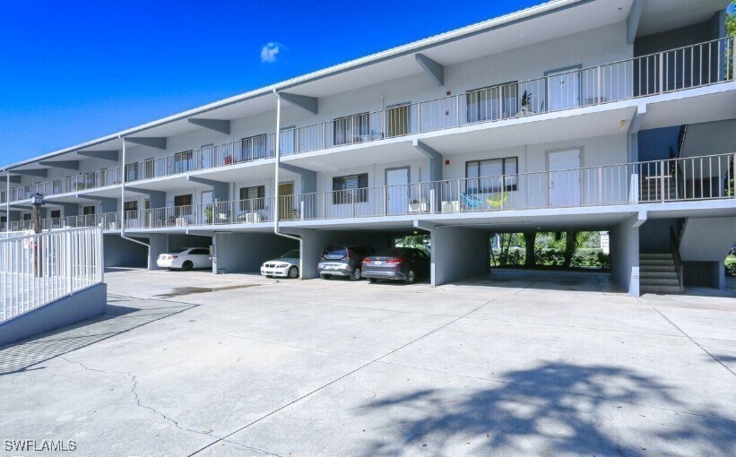Foto del edificio - 826 Wiggins Pass Rd