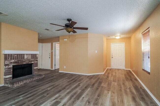 Foto del edificio - 5213 Bedfordshire Dr